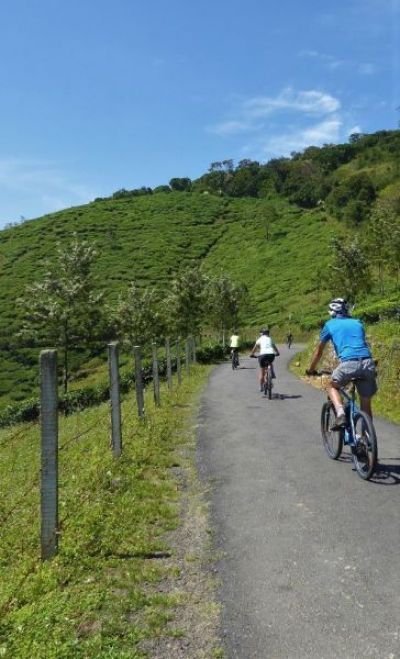 Lynda and Geoff Potter Cycling on the  tour with redspokes